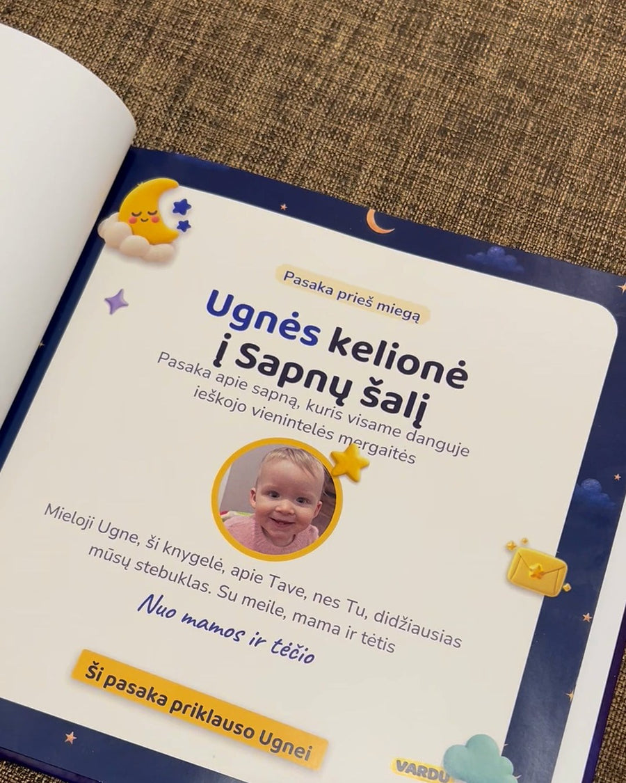 Ugnė su savo VARDU knygele „Sapnų šalis“